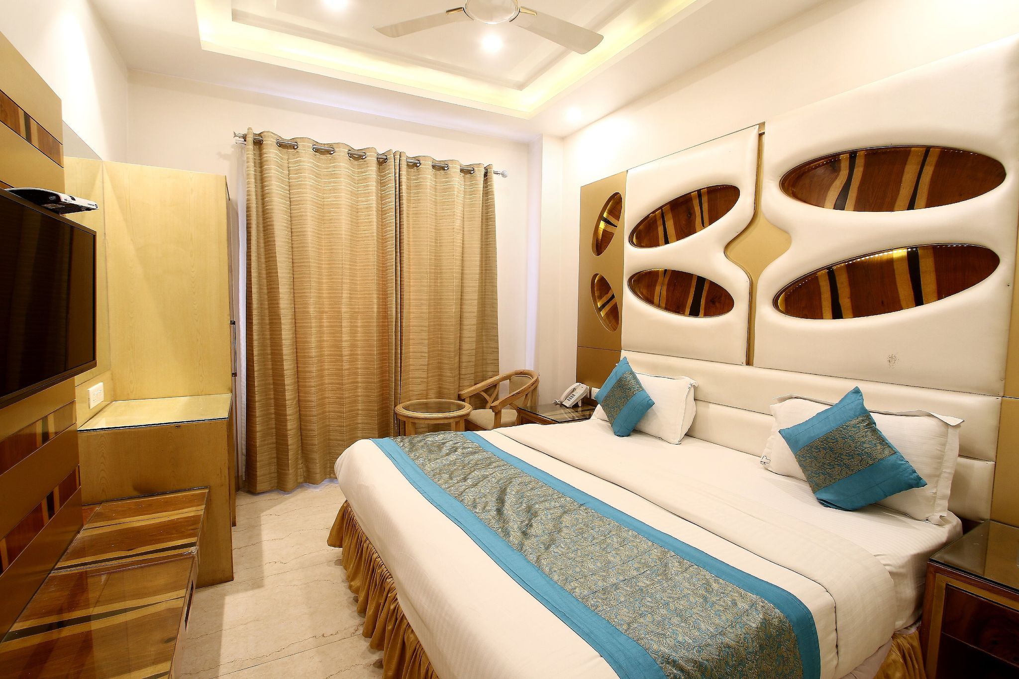 undefined Hotel The Gold Regency 8