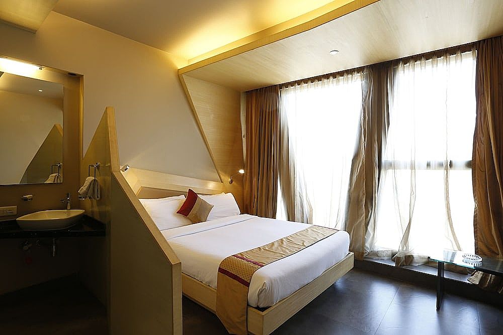 The Dragonfly Art Hotel Deluxe Room
