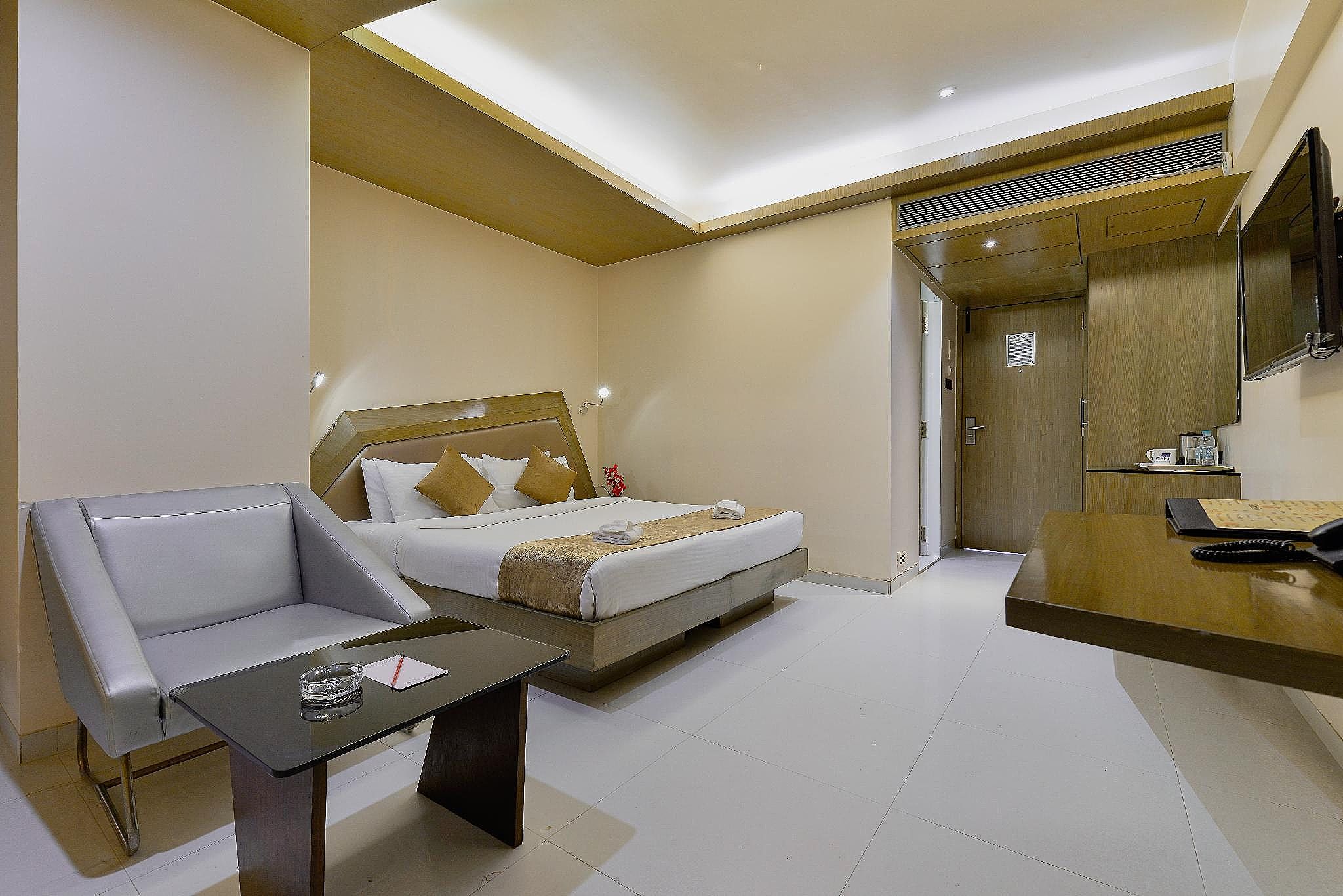 The Dragonfly Art Hotel Super Deluxe Room