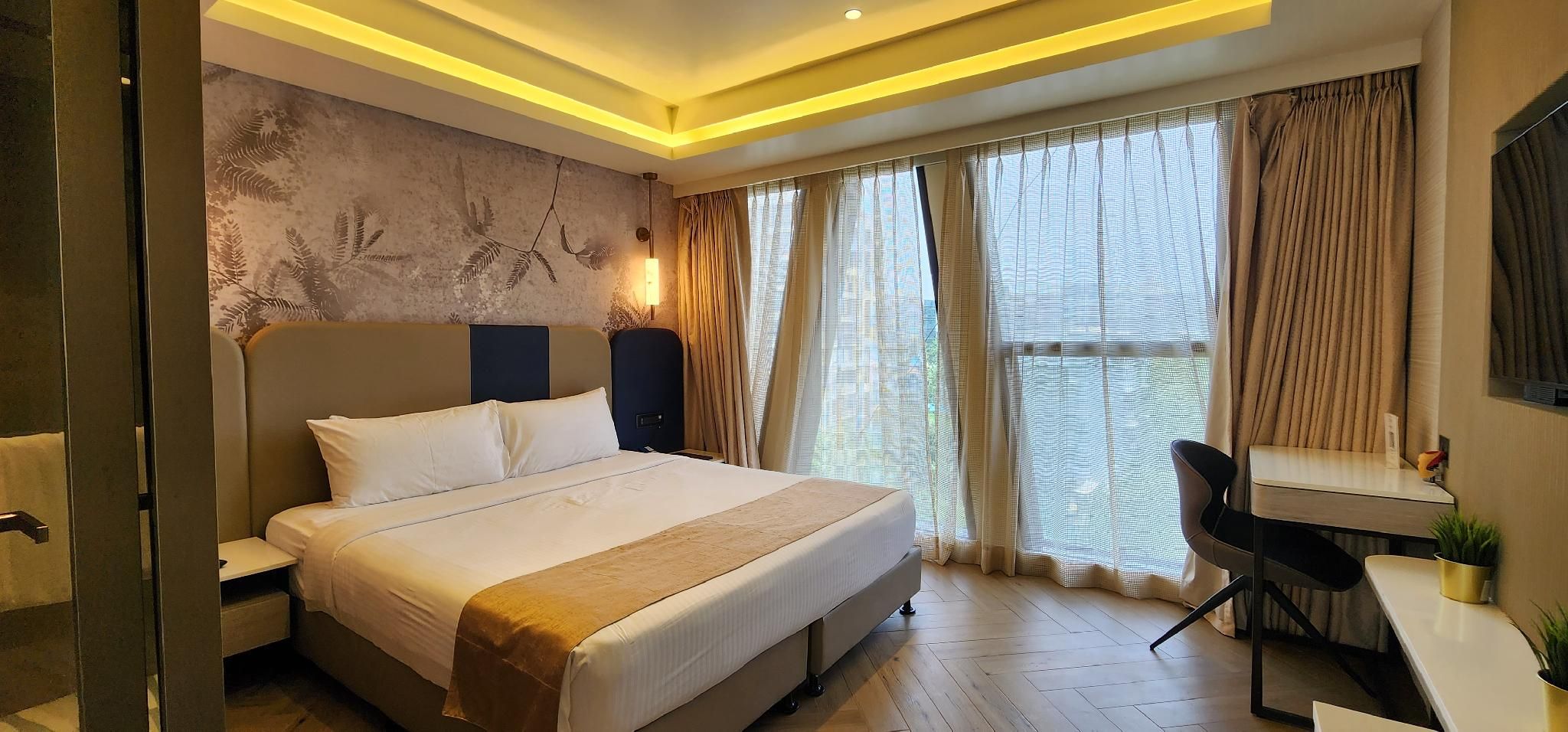 Cave Room with Grand Jacuzzi