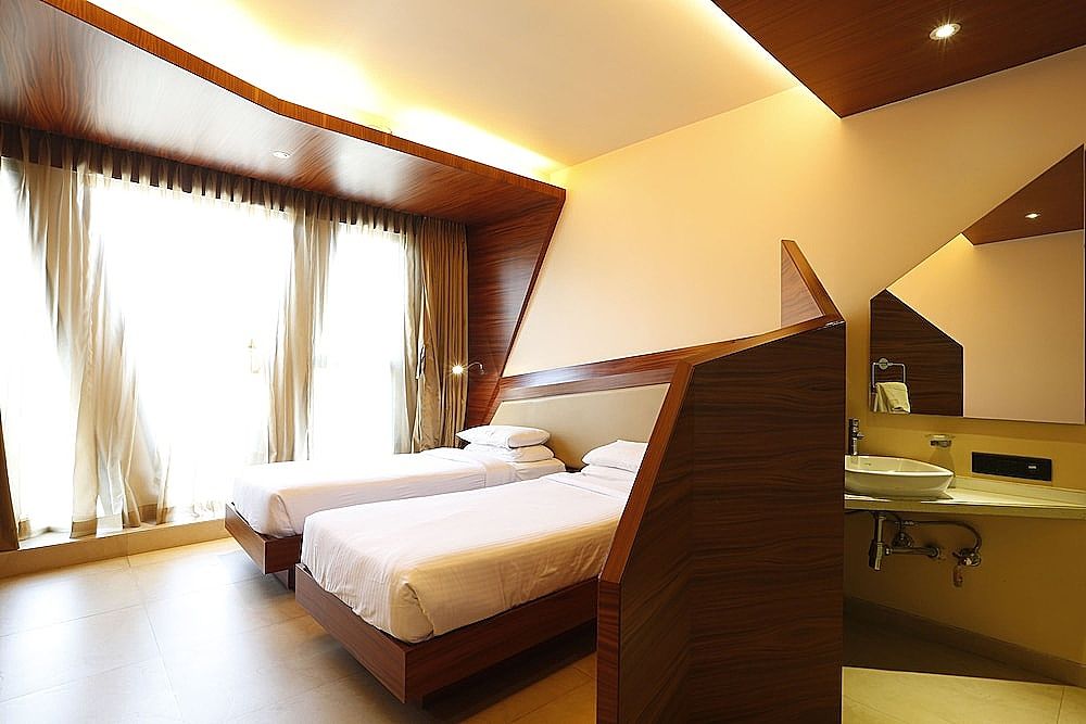 The Dragonfly Art Hotel Deluxe Room 6