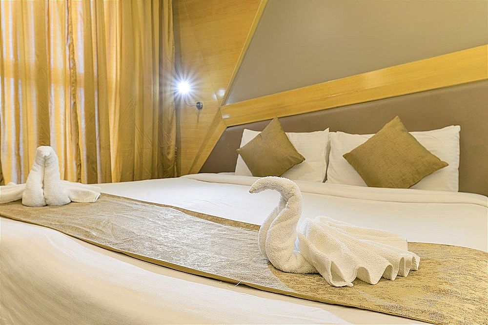 The Dragonfly Art Hotel Deluxe Room 9