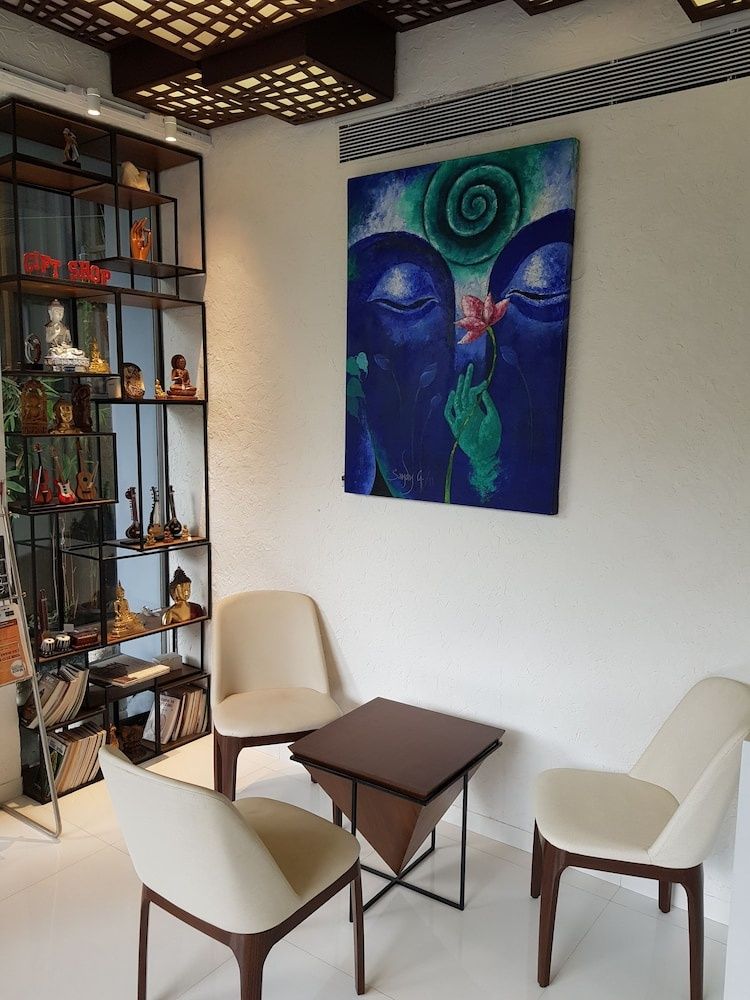 undefined The Dragonfly Art Hotel 4