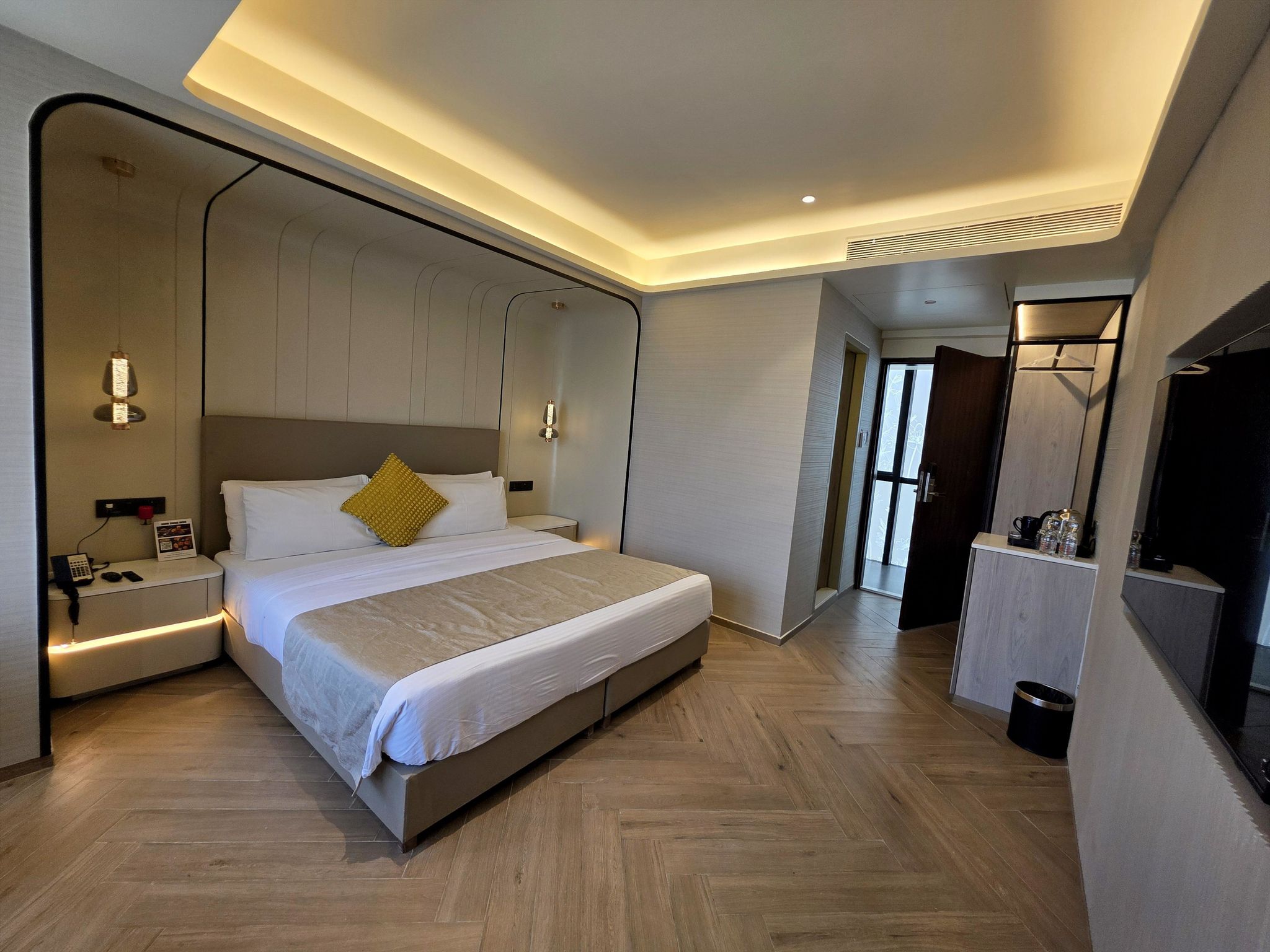 Premium King Room with Smart TV