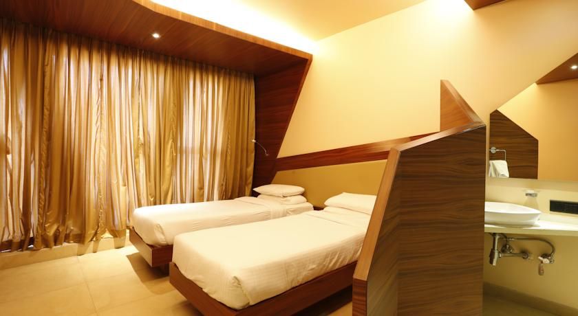 Dragonfly Hotel - The Art Hotel Deluxe Room 5