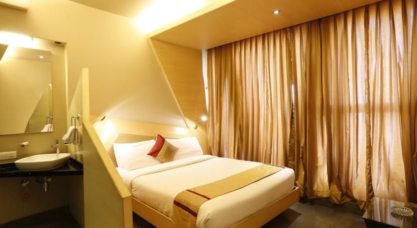 Dragonfly Hotel - The Art Hotel Deluxe Room 4