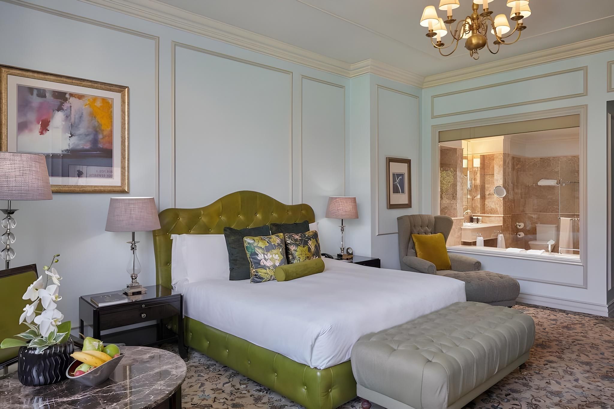 Luxury King Room with Cathedral View - Heritage Wing