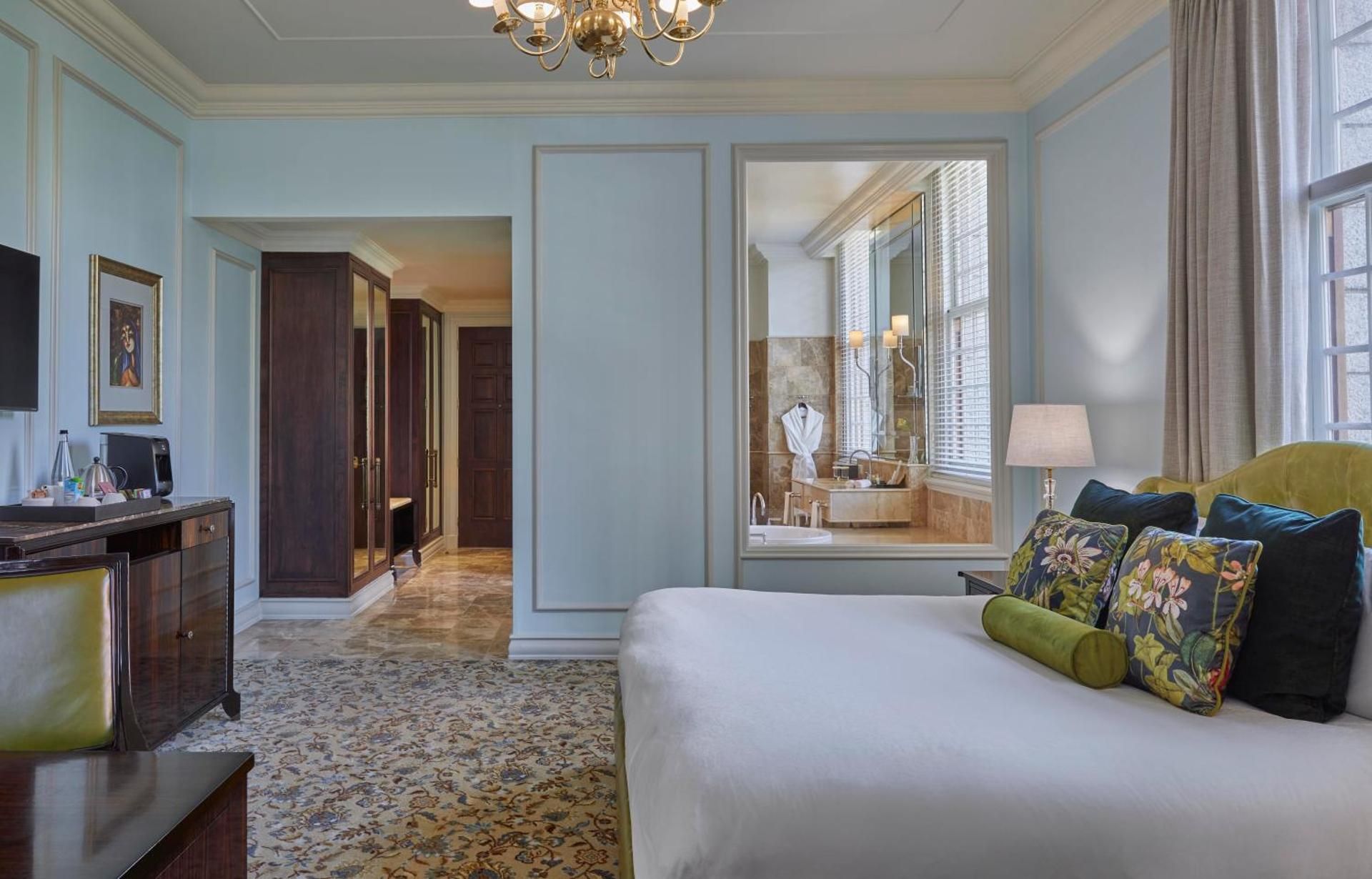 Luxury King Room with Cathedral View - Heritage Wing