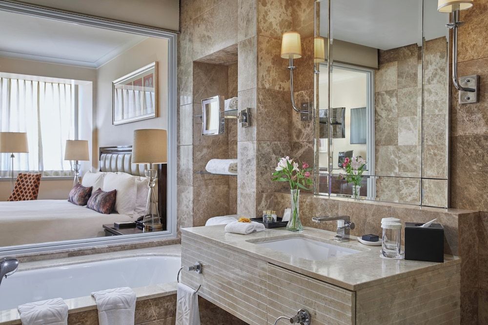 Taj Cape Town Superior Room, 1 King Bed (Interior Room) 5