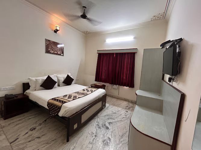 Hotel Laxmi Niwas - A Heritage Retreat Deluxe Non AC Room 3