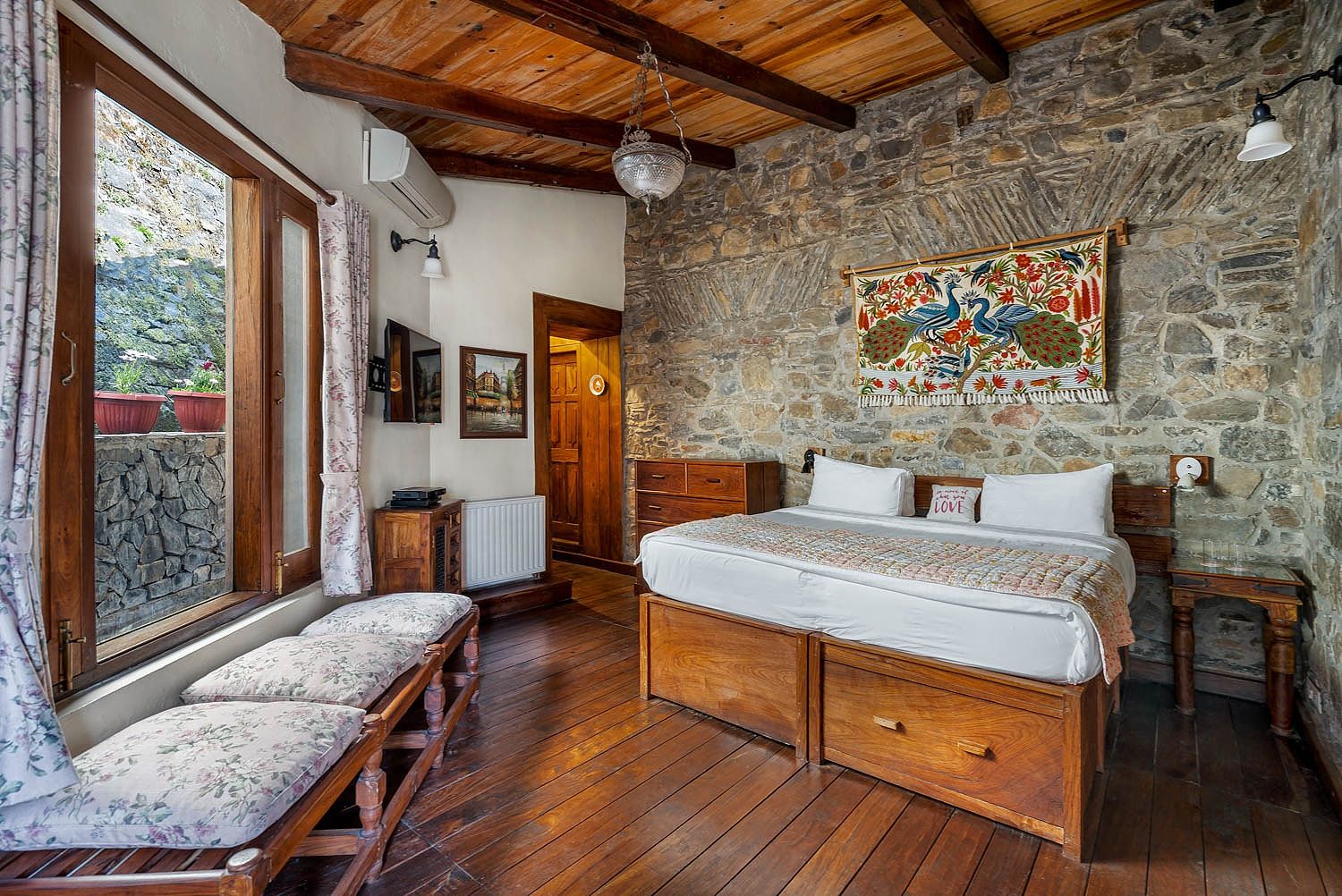 Rokeby Manor Premium Villa - The Log Cabin