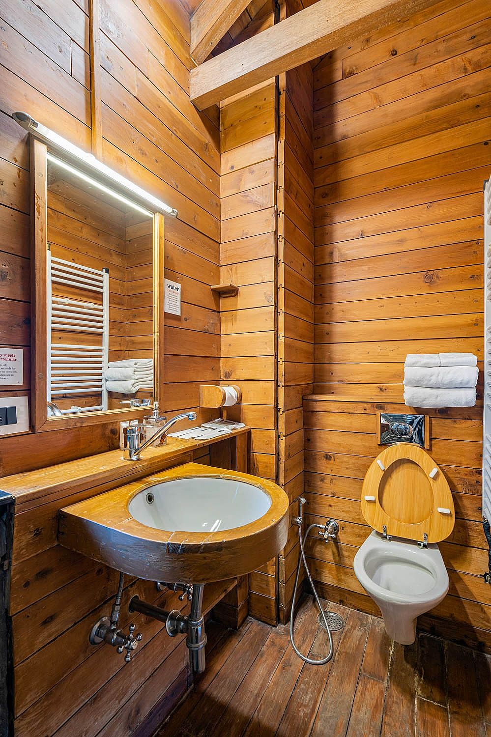 Rokeby Manor Premium Villa - The Log Cabin 3