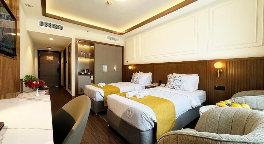 Fortune Plaza Hotel Deluxe 5