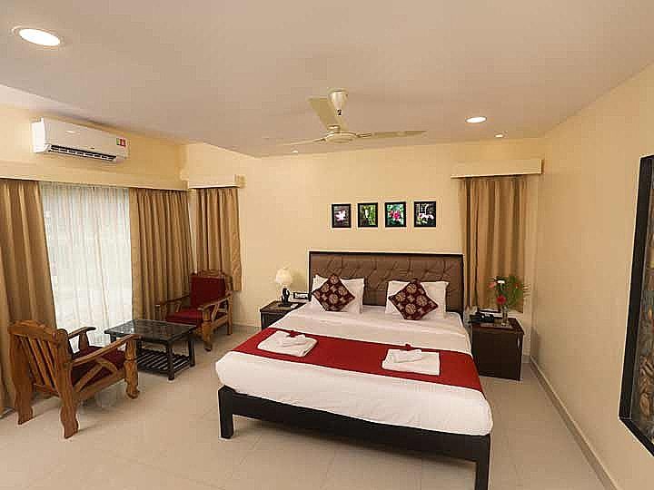  La Cabana Beach Resort, A Beachfront Resort TROPICAL CHALET