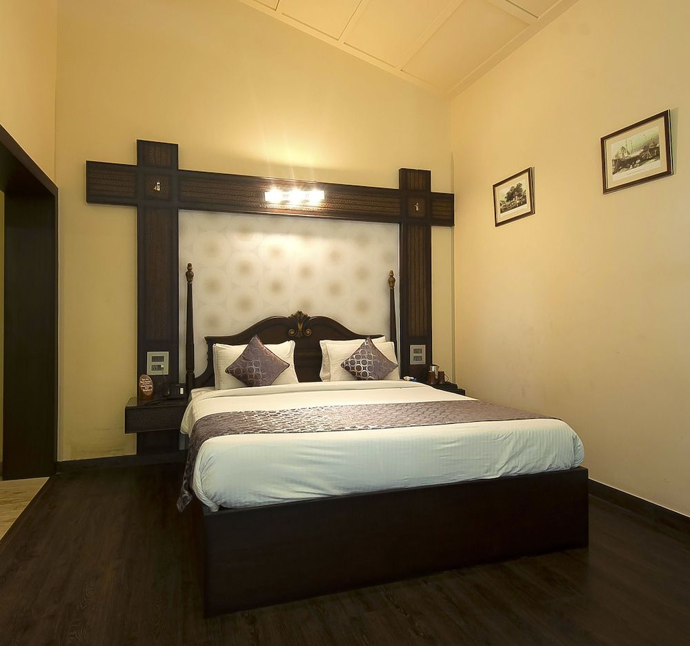 undefined Iris Resort and Spa 9