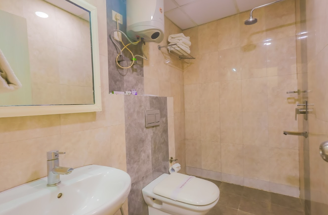  Hyphen Business Hotel Deluxe Room 5