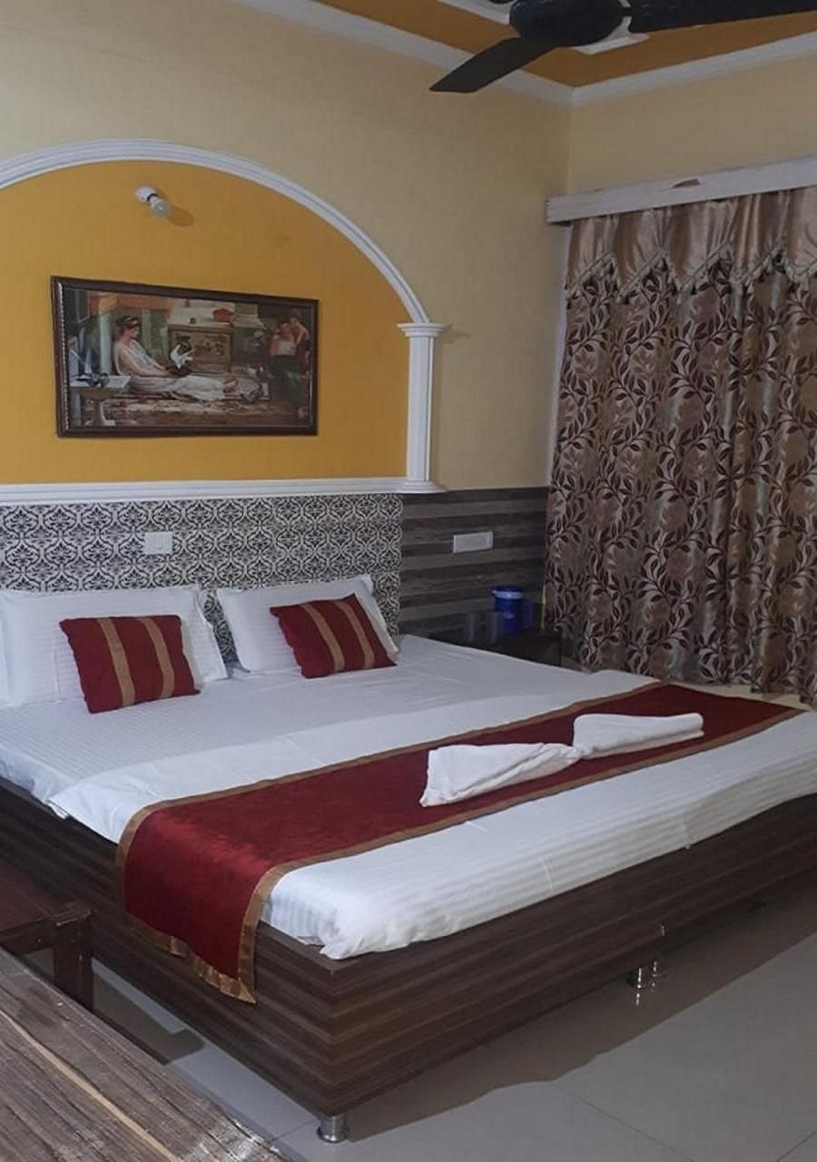 Hotel Ishan Standard Double Room with Fan 12