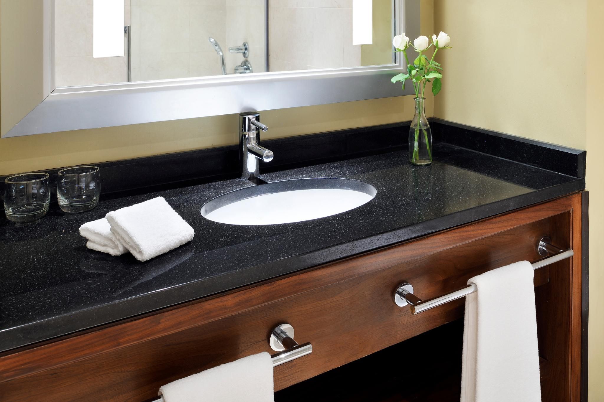 2 Twin Club Intercontinental Smoking