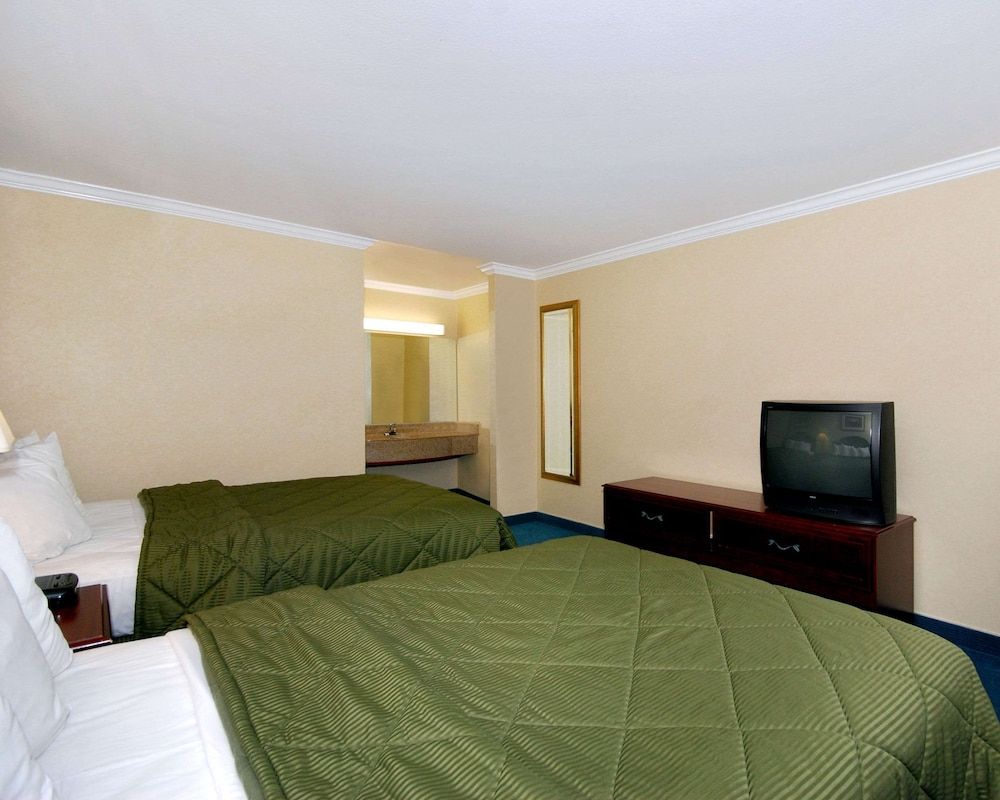 Standard Room, 2 Queen Beds, Non Smoking