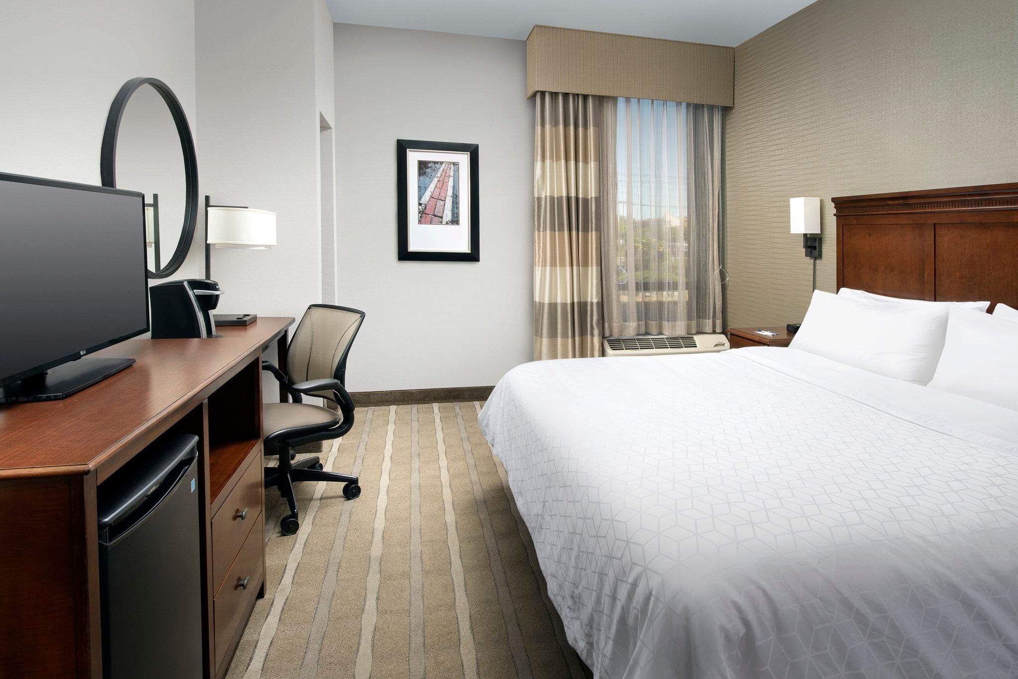 1 King Bed Standard Comm Accessible