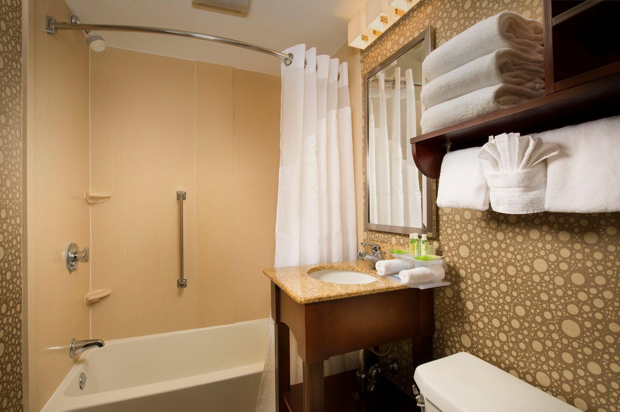 1 Bedroom Hearing Accessible Non-Smoking