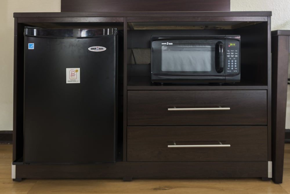 Red Roof Inn PLUS+ & Suites Opelika Premium Room, 2 Double Beds (Upgraded Bedding & Snack, Smoke Free) 9