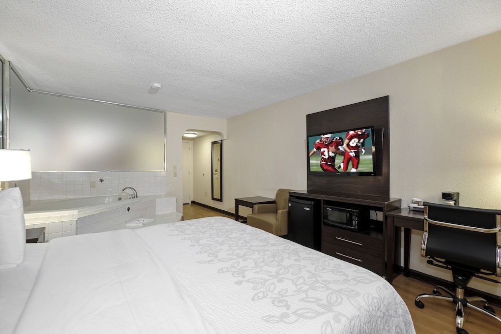 Red Roof Inn PLUS+ & Suites Opelika Premium Room, 1 King Bed, Jetted Tub (Upgraded Bedding & Snack, Smoke Free)