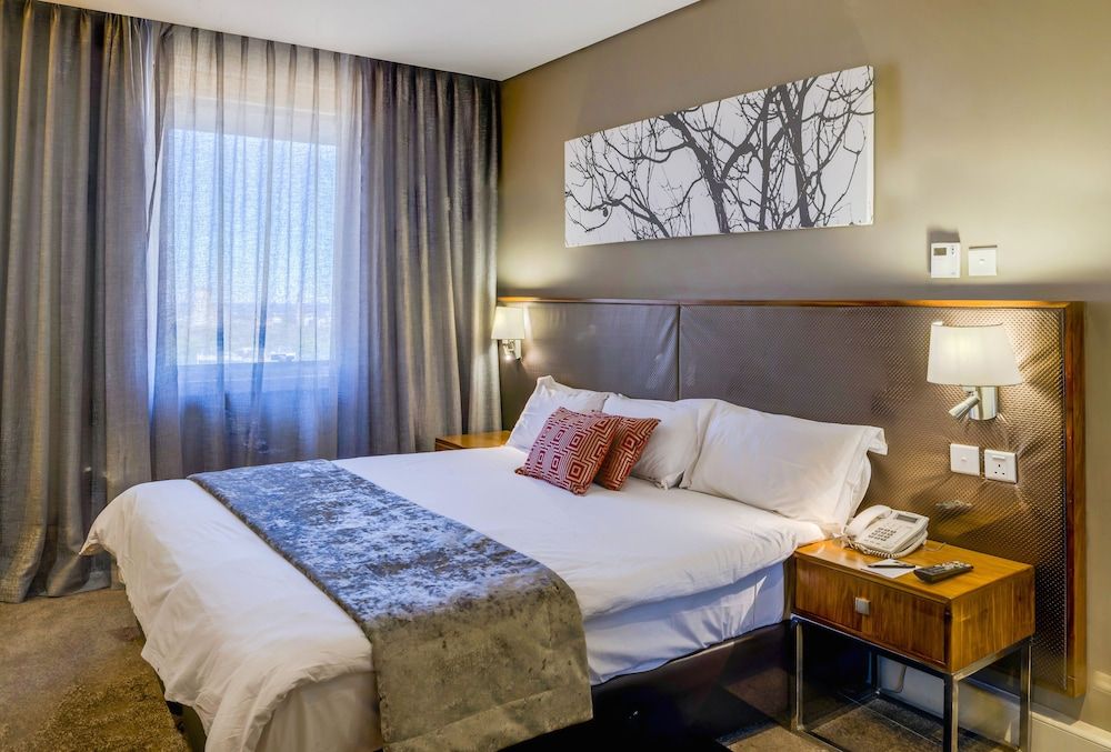 Rainbow Towers Hotel And Conference Centre Standard Double Room, 1 Double Bed 2