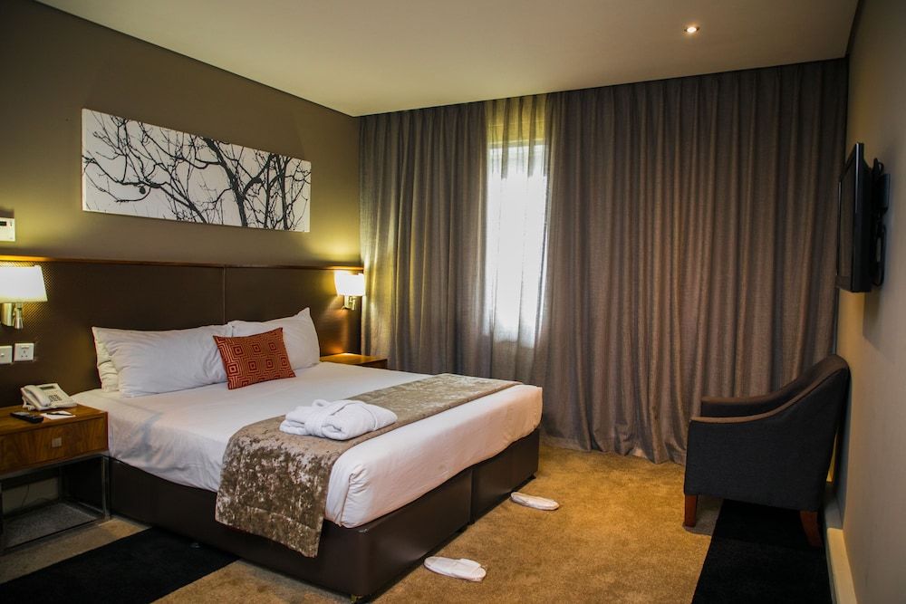 Rainbow Towers Hotel And Conference Centre Towers Luxury Room 2