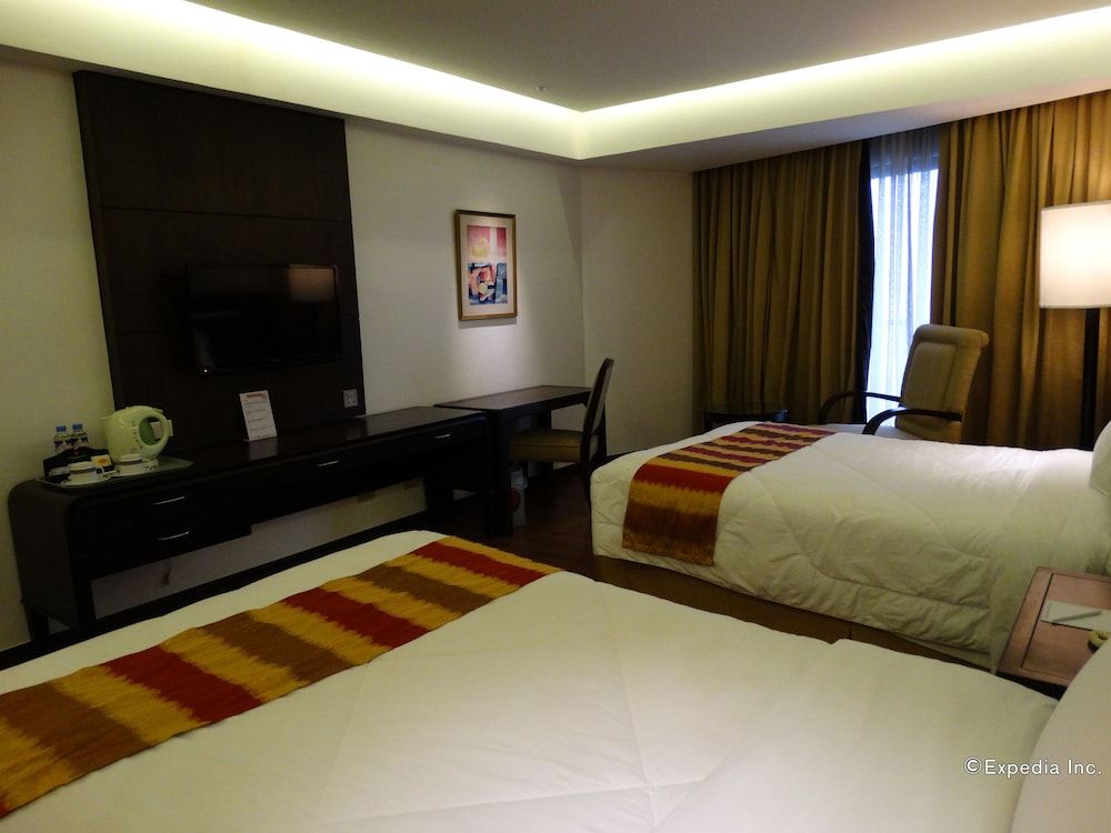 Century Park Hotel Superior Room 6