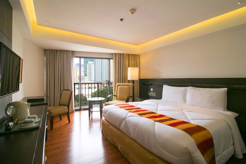 Century Park Hotel Superior Room 9