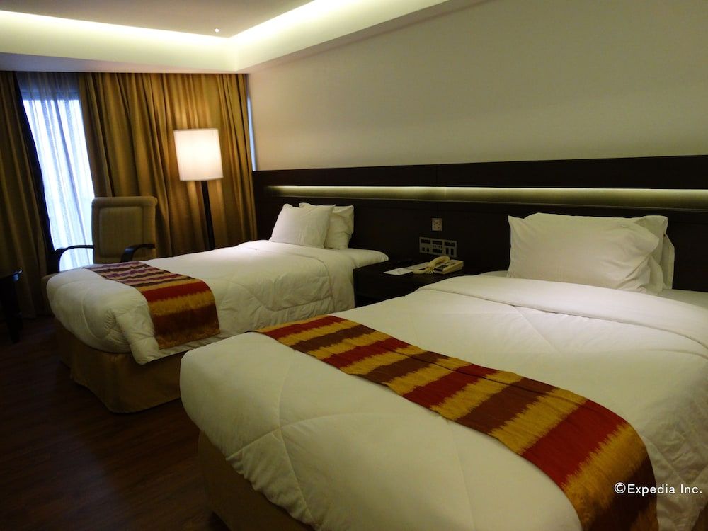 Century Park Hotel Superior Room 5