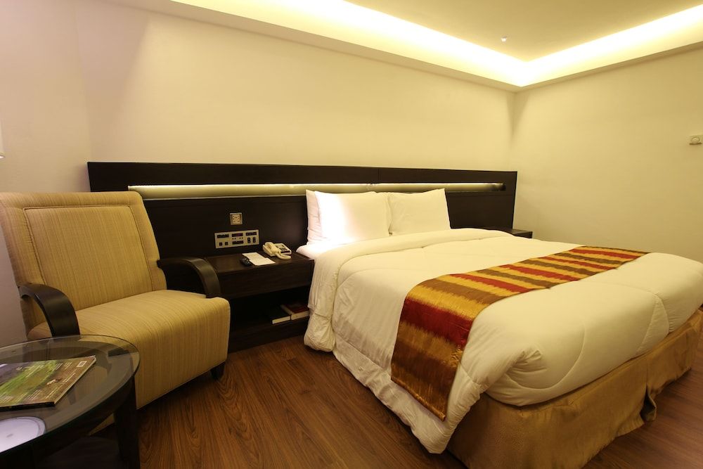 Century Park Hotel Superior Room 5