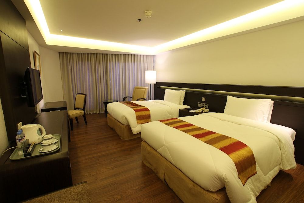 Century Park Hotel Superior Room 4