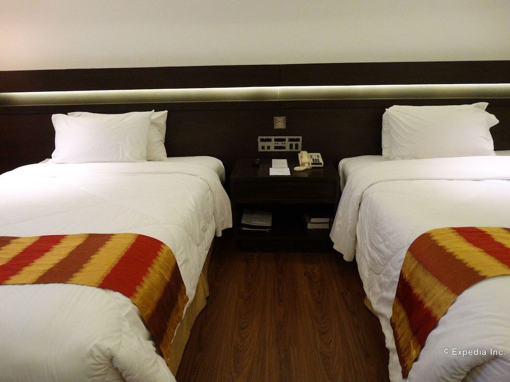 Century Park Hotel Superior Room 8