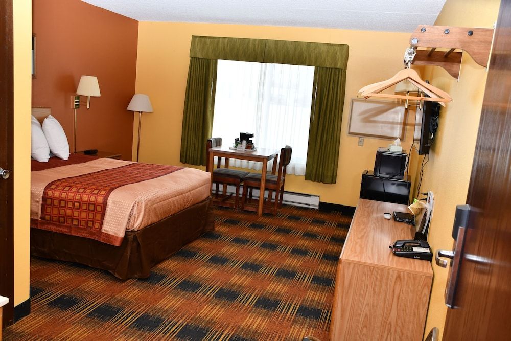 Regency Inn & Suites Standard Room, 1 Queen Bed, Non Smoking 6