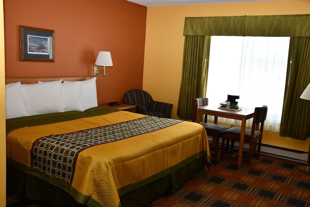 Regency Inn & Suites Standard Room, 1 King Bed, Non Smoking 7