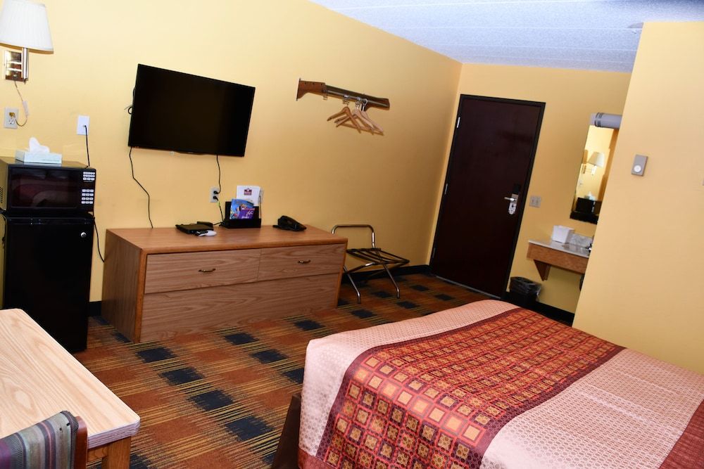 Regency Inn & Suites Standard Room, 1 Queen Bed, Non Smoking 5