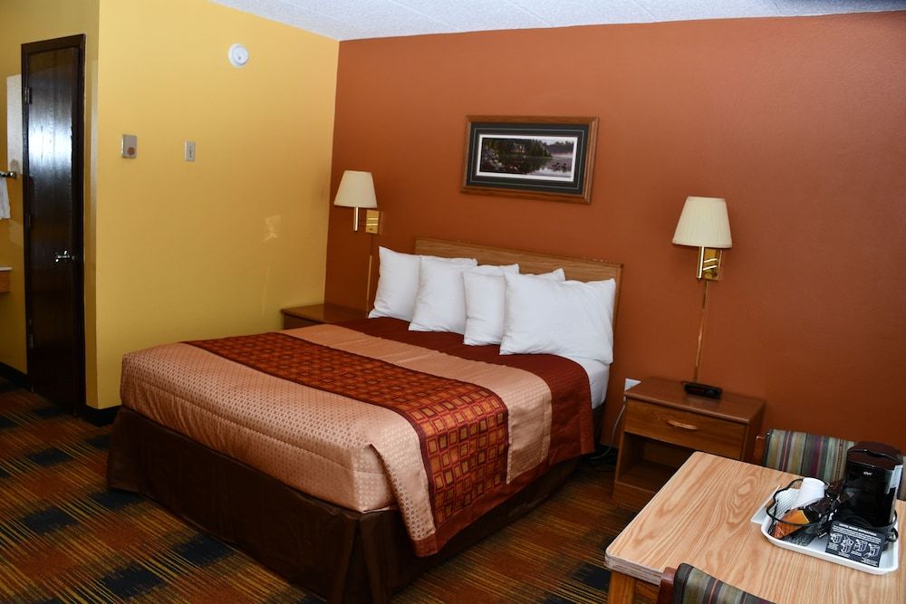 Regency Inn & Suites Standard Room, 1 Queen Bed, Non Smoking 7