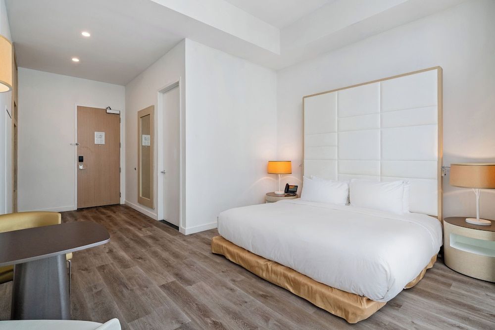 The Grayson Miami Downtown Standard Room, 1 King Bed, City View