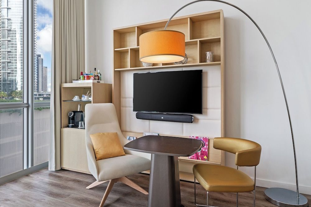 The Grayson Miami Downtown Standard Room, 1 King Bed, City View 6