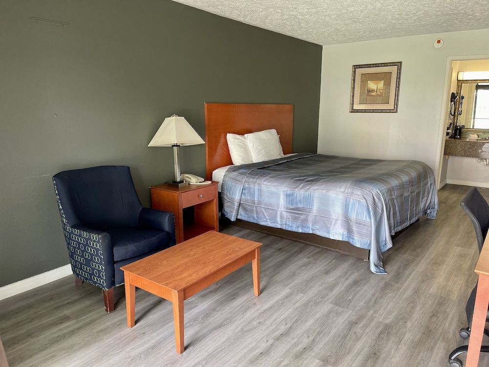 Suite, 1 King Bed with Sofa bed, Non Smoking