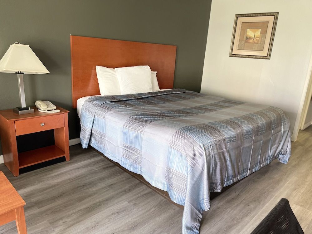 Standard Room, 1 King Bed, Smoking