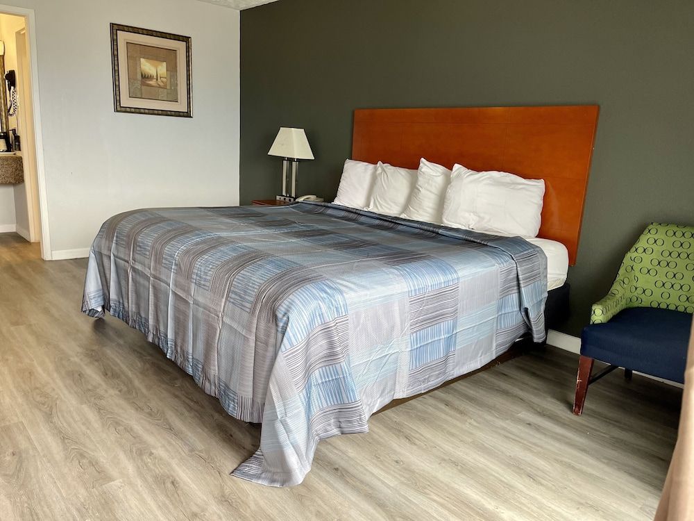 Standard Room, 1 King Bed, Non Smoking