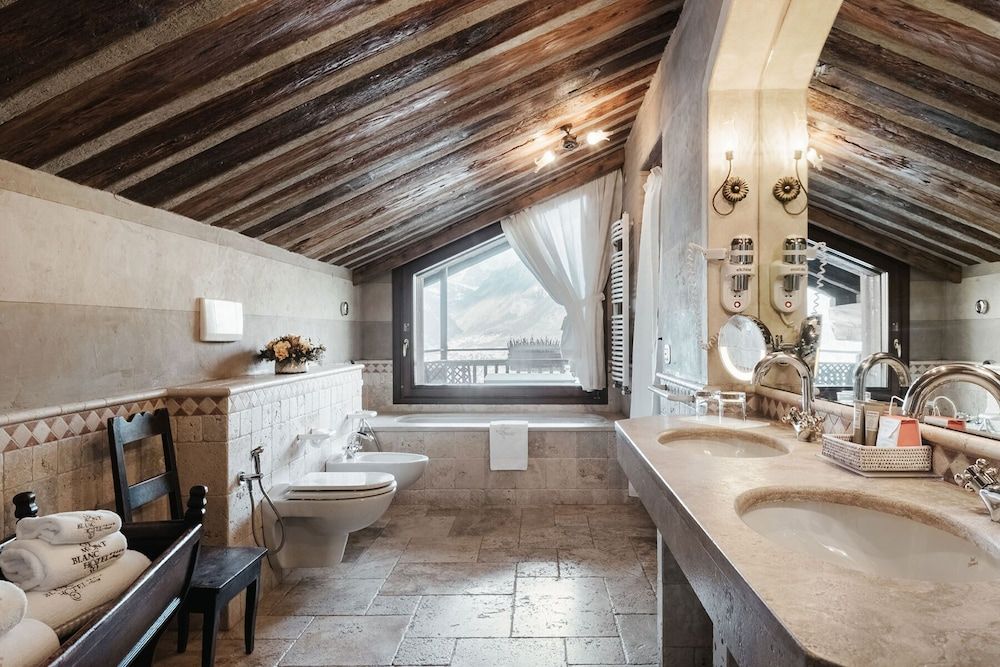 RELAIS MONT BLANC Executive Suite, Mountain View 3