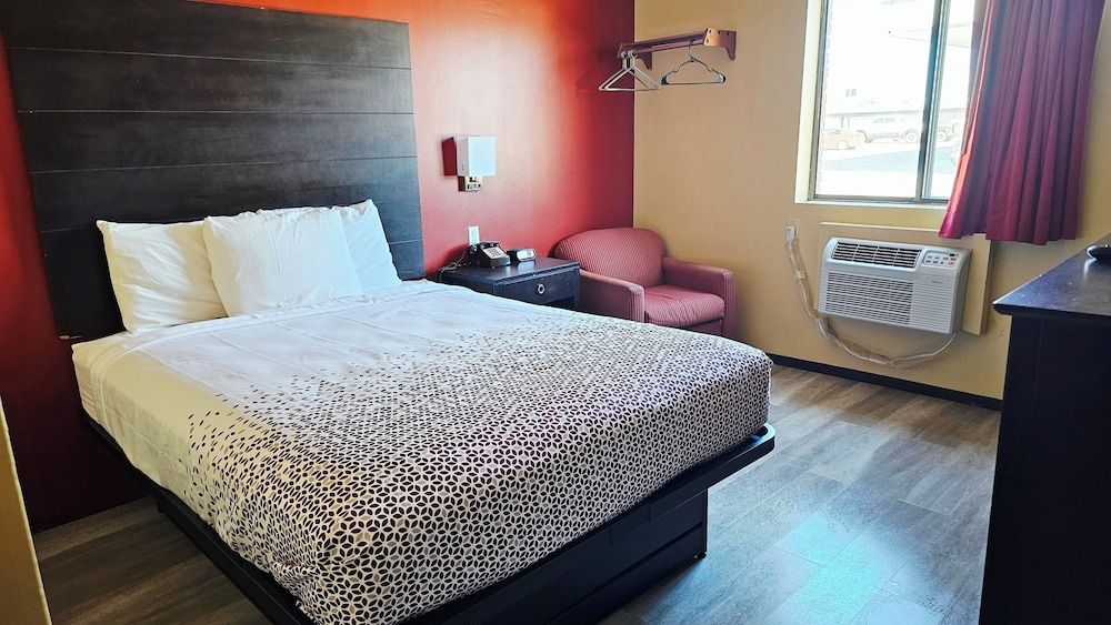 Budgetel Inn and Suites Comfort Room, 1 Bedroom, Non Smoking