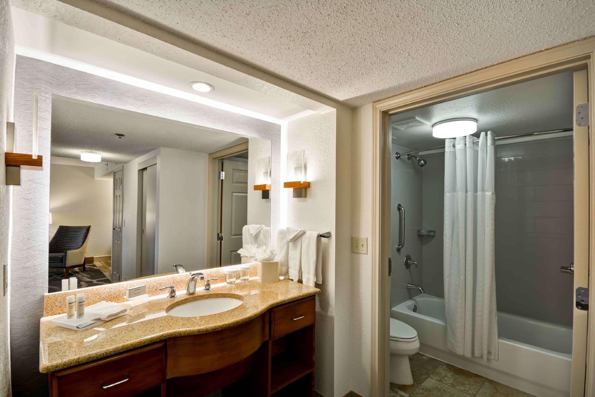 2 DOUBLE BEDS 1 BEDROOM SUITE NONSMOKING