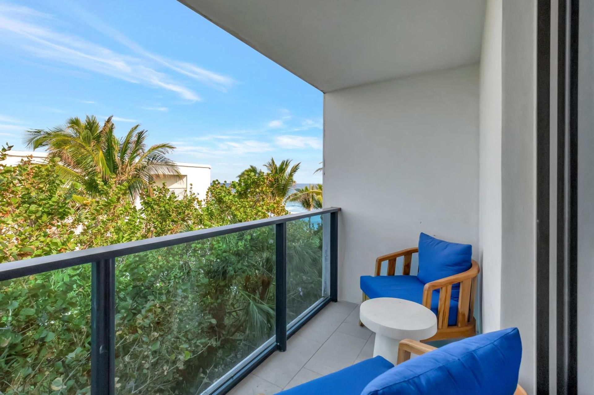 Guest room, 2 Queen, Garden view