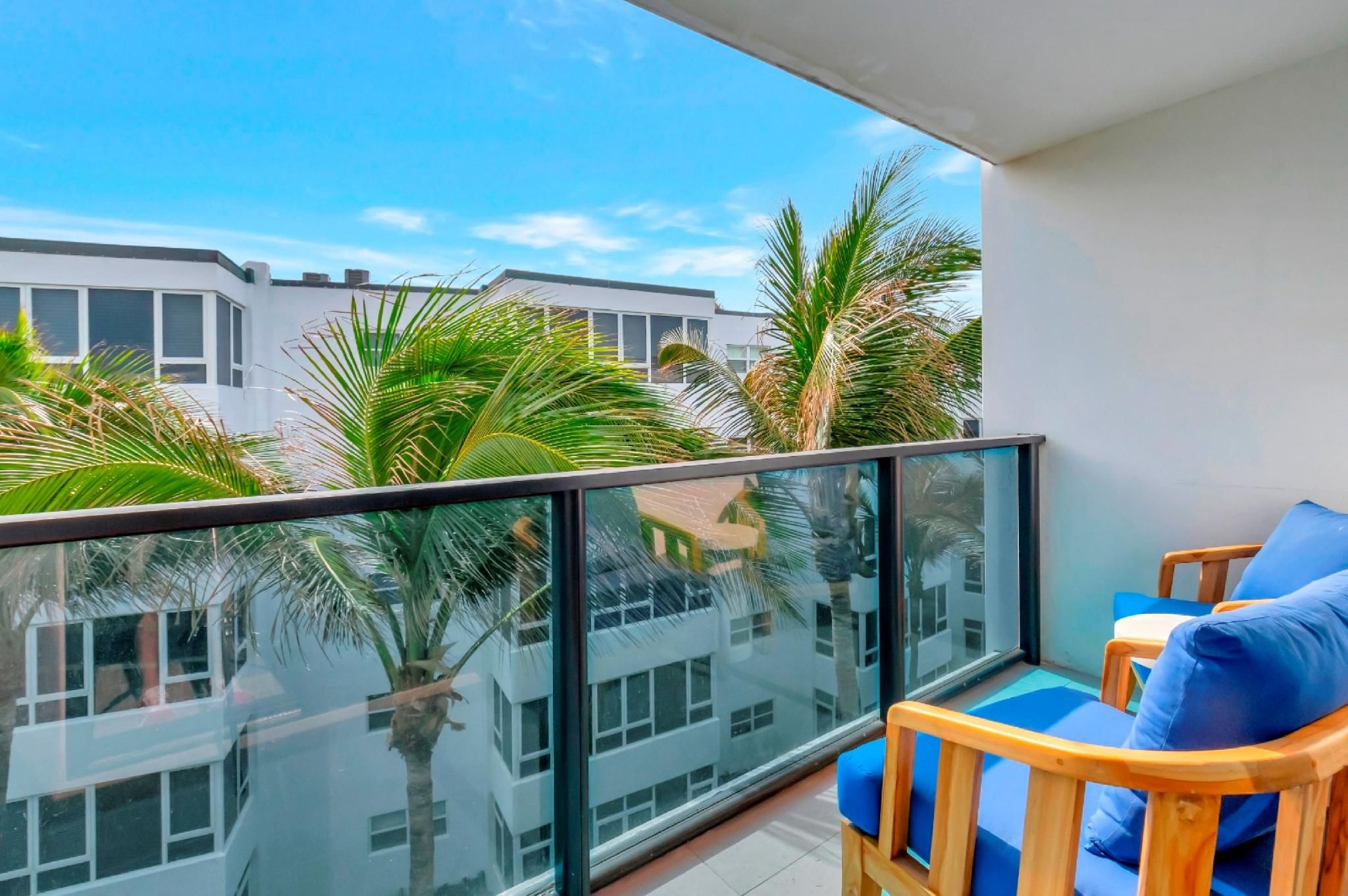King Balcony Garden View