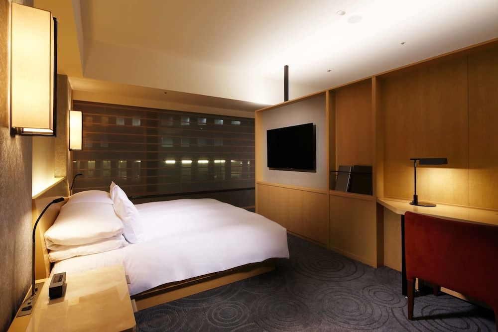 Junior Suite King, Non Smoking (Breakfast & Club Lounge Access Included)